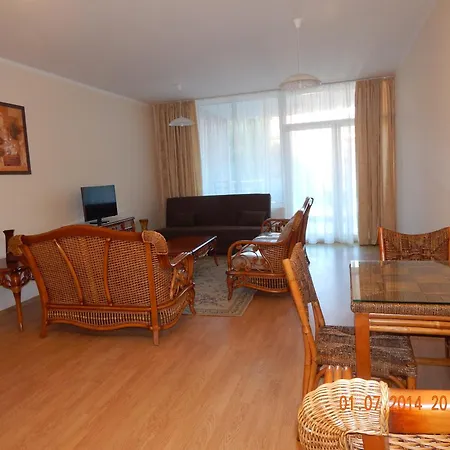 アパート Oasis And *