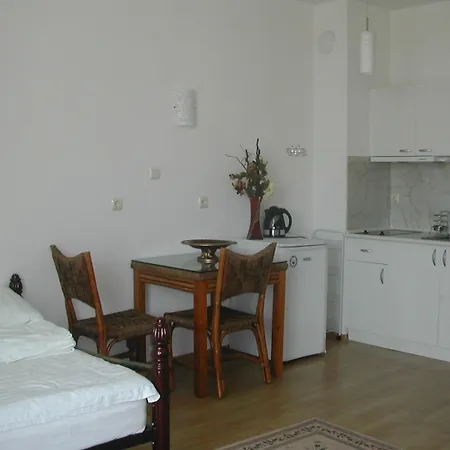 アパート Oasis And *