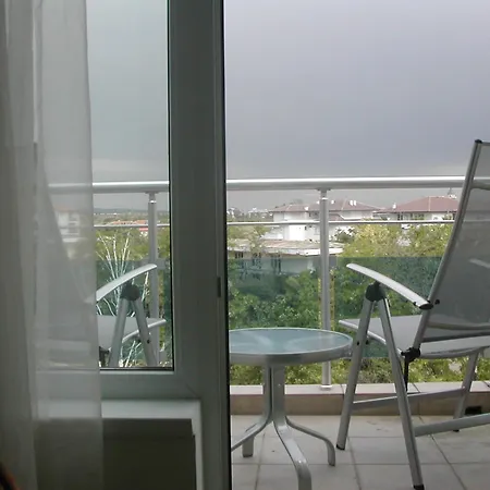 アパート Oasis And *