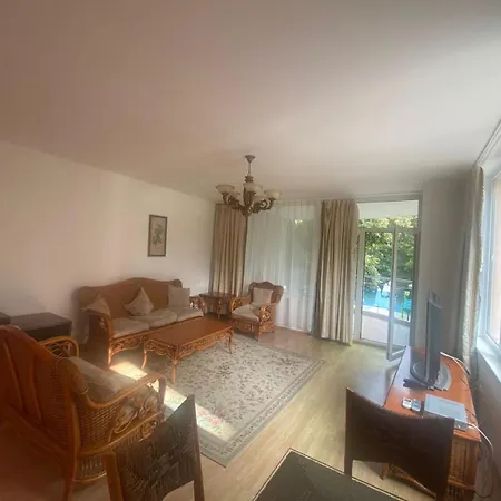 Oasis And アパート *