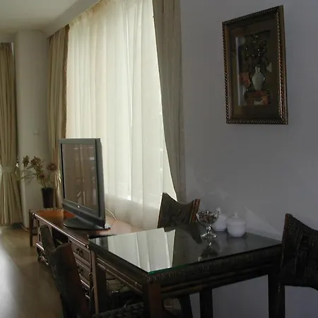 Oasis And アパート