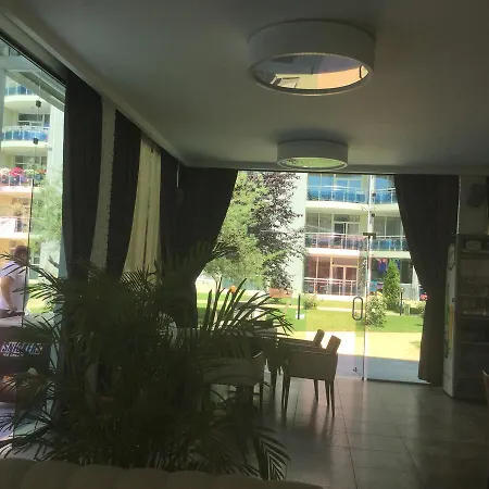 アパート Oasis And