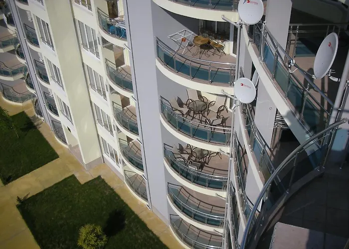 Апартамент Oasis And